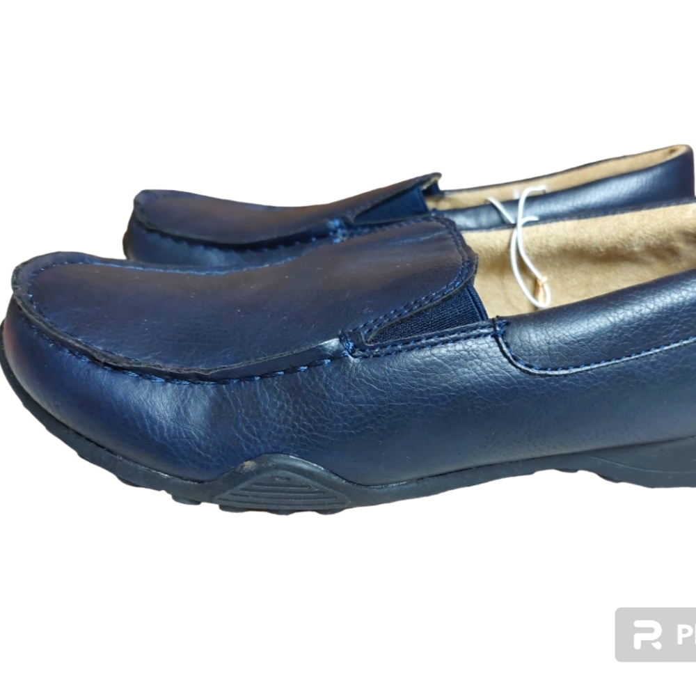 NWT The Childrens Place Size 4 Casual Dress Shoes